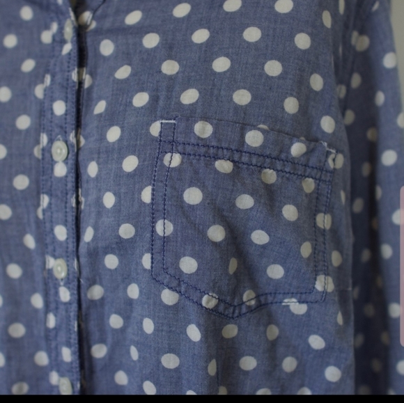 Maurice's Size small button up top - Picture 3 of 3